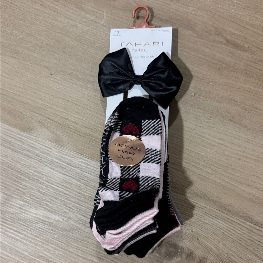 Tahari Girl Black & Pink Plaid No-Show Socks with Bow Clip